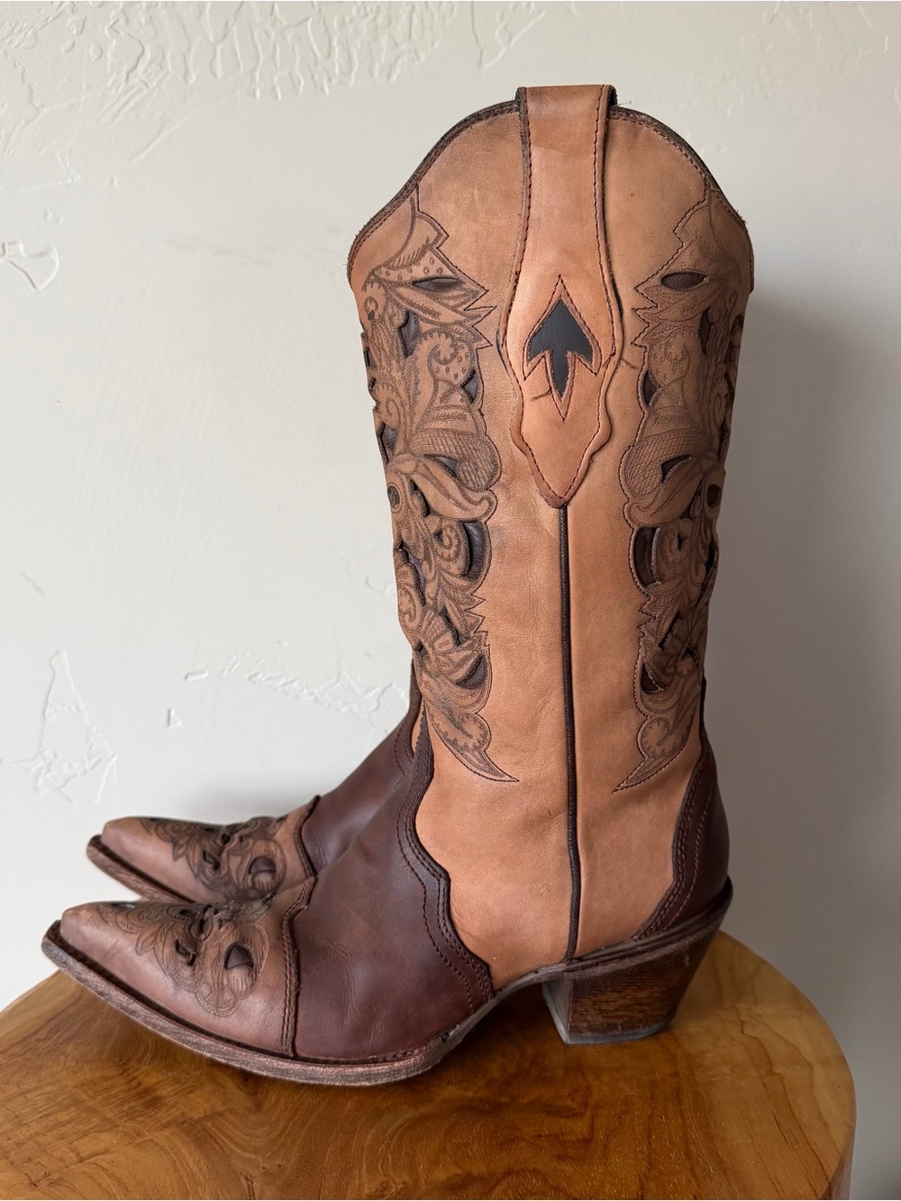 Corral Vintage Womens Cowboys Boots 7 Snip Point Toe Brown Floral Cutout Leather